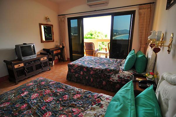 Baan Karon Hill Phuket Resort Room photo